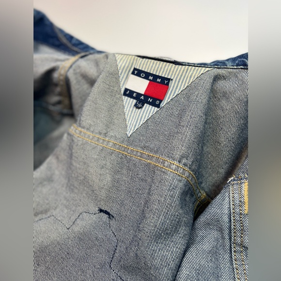 1990’S VINTAGE TOMMY HILFIGER DENIM JACKET – EMBROIDERED BACK PATCH - Picture 9 of 9